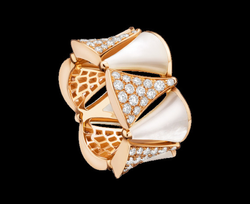  DIVAS’ DREAM ring in 18 kt pink gold with mother of pearl and pavé diamonds. Ref. AN856775