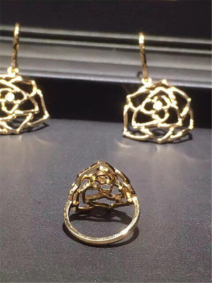 Piaget diamonds of hollow  rose ring 18kt gold  with white gold or yellow gold