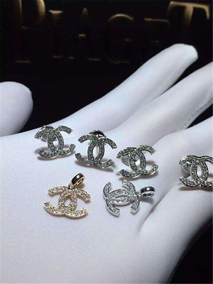  classic full diamond pendant 18kt gold  with yellow gold or white gold