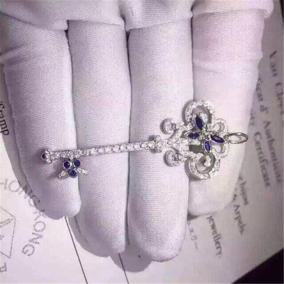   full diamonds of dradonfly key necklace 18kt gold  with white gold or yellow gold