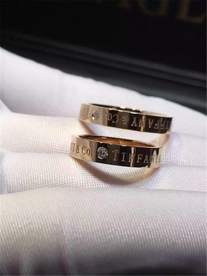   diamonds of engraved  ring 18kt  gold  with white gold or yellow gold