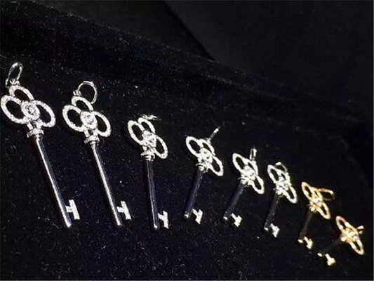   diamonds of crown key 18kt gold  with yellow gold or white gold or pink gold