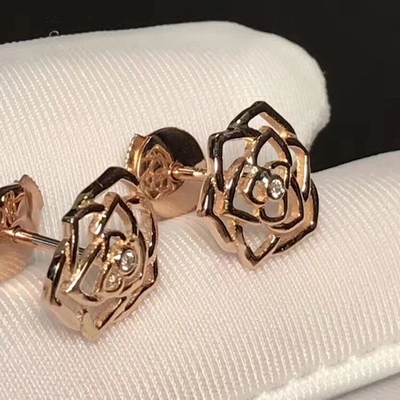 Piaget brand jewelry 18kt  Rose earrings in 18K rose gold set with 2 brilliant-cut diamonds (approx. 0.01 ct).