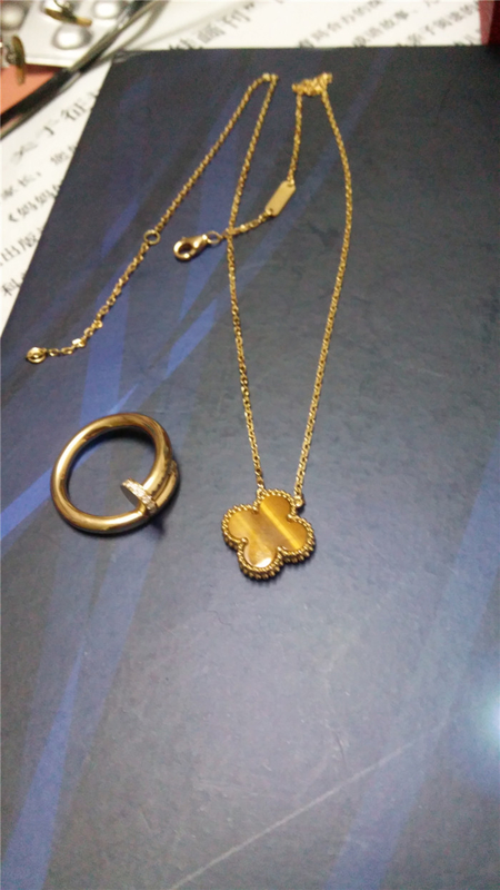 Van Cleef & Arpels Alhambra 18K yellow gold necklace with new stamp lock