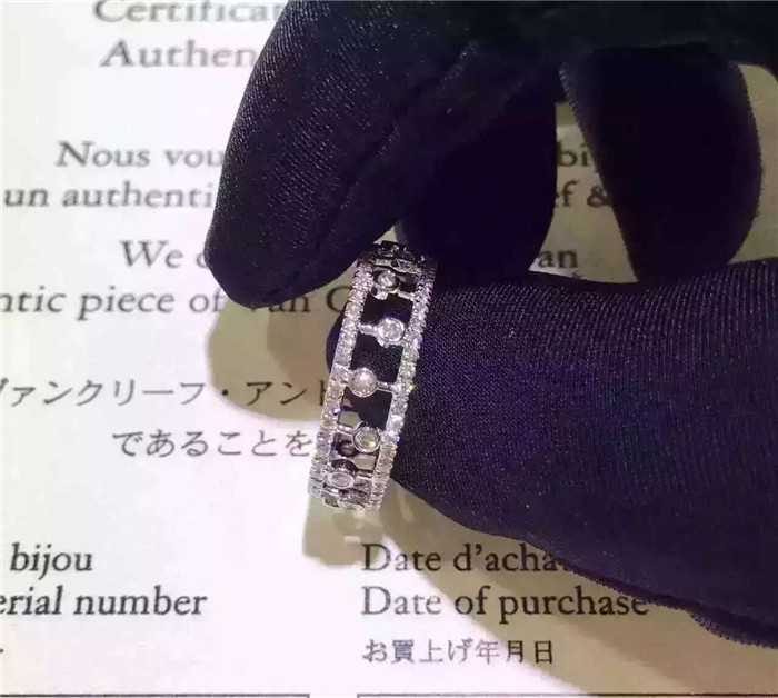China Jewelry Factory  VVS Diamond Ring 18K White Gold Engagement Ring