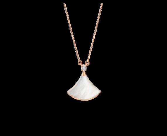  DIVAS’ DREAM necklace in 18 kt pink gold with mother of pearl and pavé diamonds. Ref. 350062 CL856960