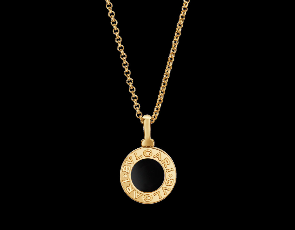 necklace with 18 kt yellow gold with onyx from  jewelry factory