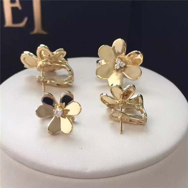 Van  & Arpels Frivole earrings small model yellow gold round diamonds VCARB65700