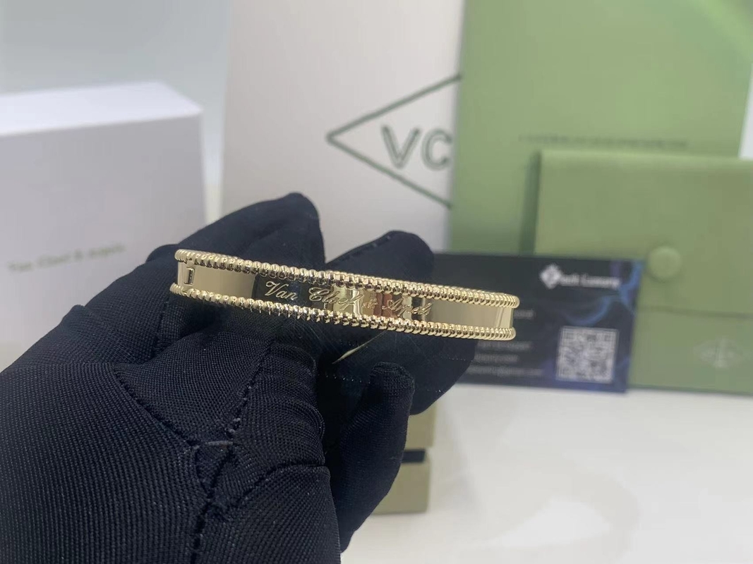 Van Cleef & Arpels PerléE Signature Bracelet Medium Model 18K yellow gold