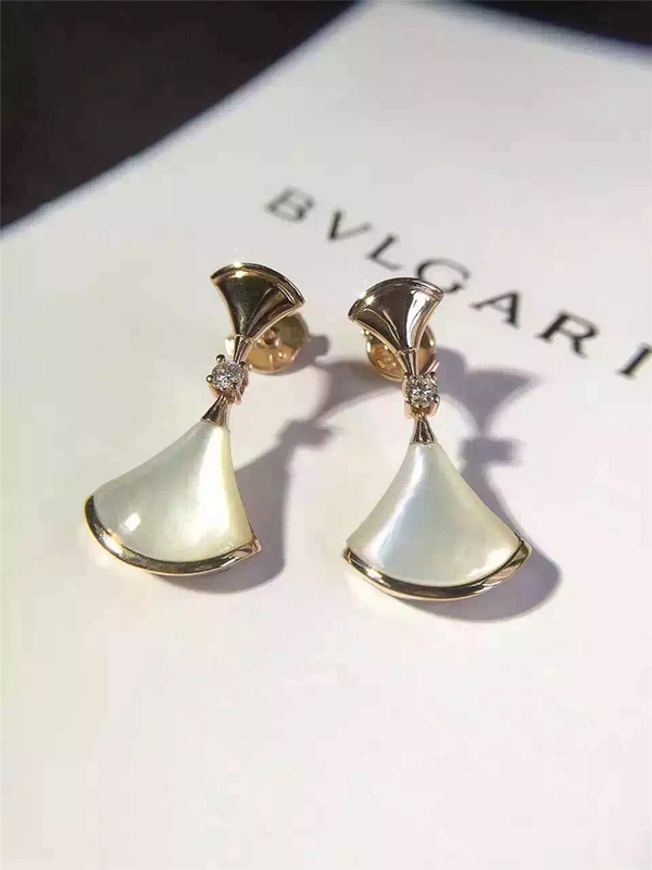 DIVAS'DREAM earrings in 18 kt pink gold with mother of pearl and diamonds