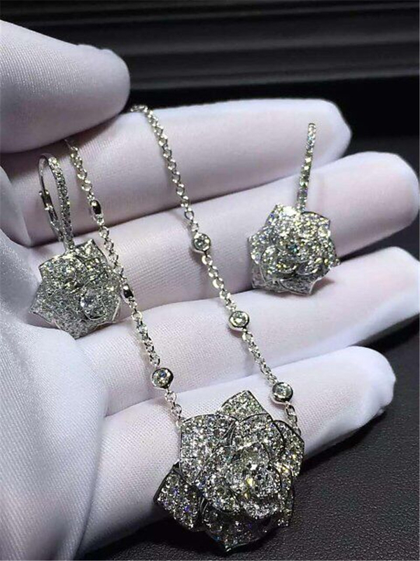 Piaget  full diamonds rose earring 18kt  gold  with white gold or yellow gold or pink gold
