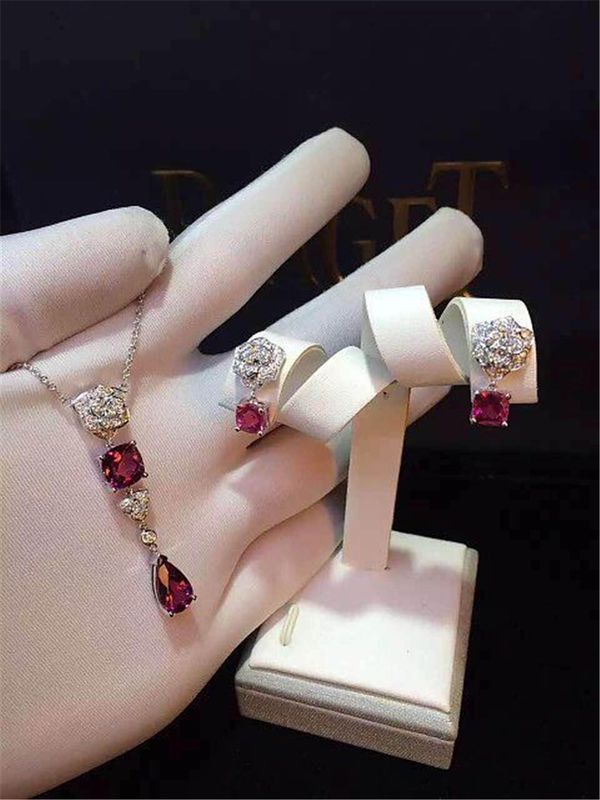 Piaget full diamonds red tourmaline rose  earring of 18kt gold  with yellow gold or white gold