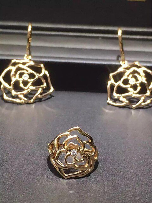 Piaget diamonds of hollow  rose ring 18kt gold  with white gold or yellow gold
