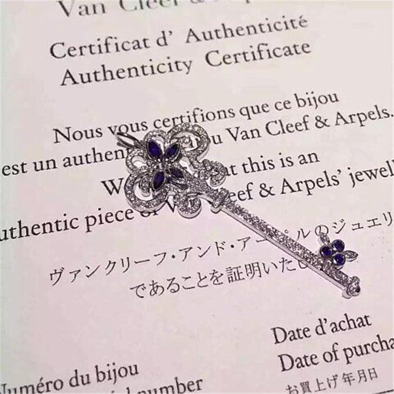   full diamonds of dradonfly key necklace 18kt gold  with white gold or yellow gold
