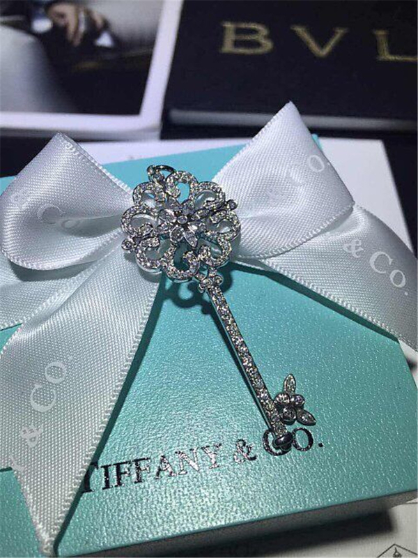  diamonds of  sakura key 18kt gold  with yellow gold or white gold or pink gold
