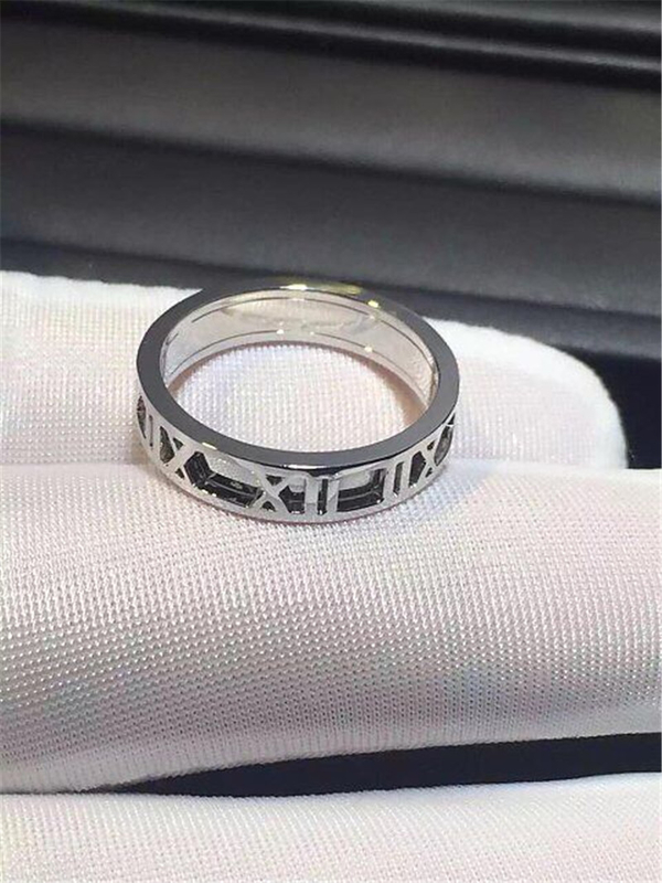   gold of Roman numeral ring 18kt gold  with yellow gold or white gold