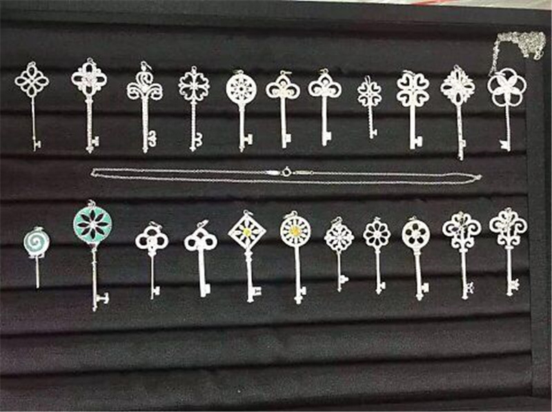   diamonds  key 18kt gold  with yellow gold or white gold or pink gold
