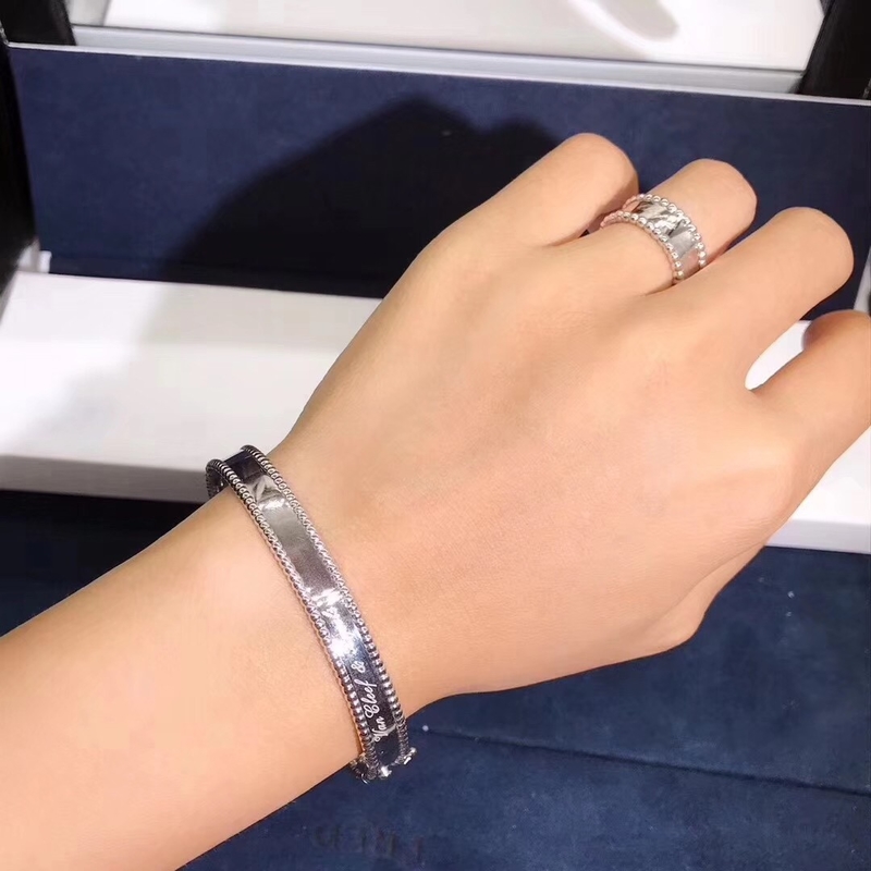 Elegant  Factory Make Real Gold Van Cleef & Arpels 18k Gold PerléE Signature Ring