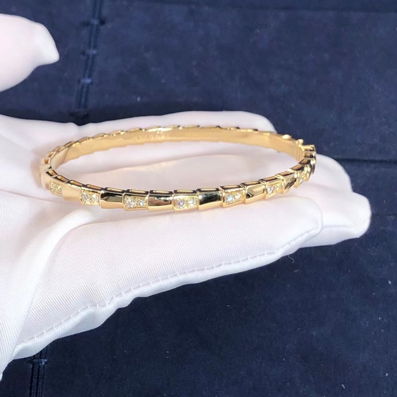 Elegant i 18k Gold Serpenti Viper Bracelet  Natural Diamonds Real Gold Real Diamonds