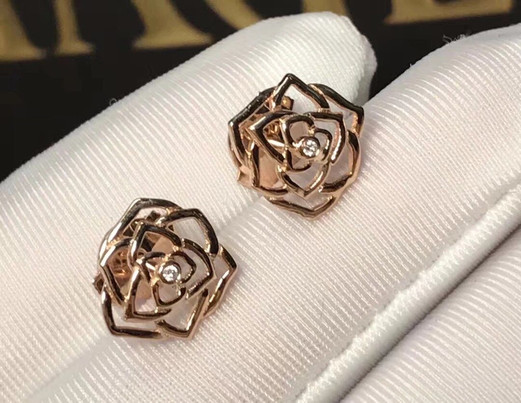 Piaget brand jewelry 18kt  Rose earrings in 18K rose gold set with 2 brilliant-cut diamonds (approx. 0.01 ct).